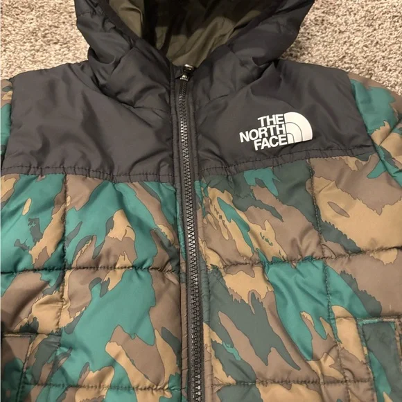 The North Face Green and Brown Puffer Jacket - Picture 4 of 5